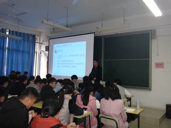 说明: E:\于金倩\2017-2018-1\教务处\信息学院开放周\信息学院开放周\2017.11.21教学开放周 听评课(刘天、姜振凤)\DSC05885.JPG